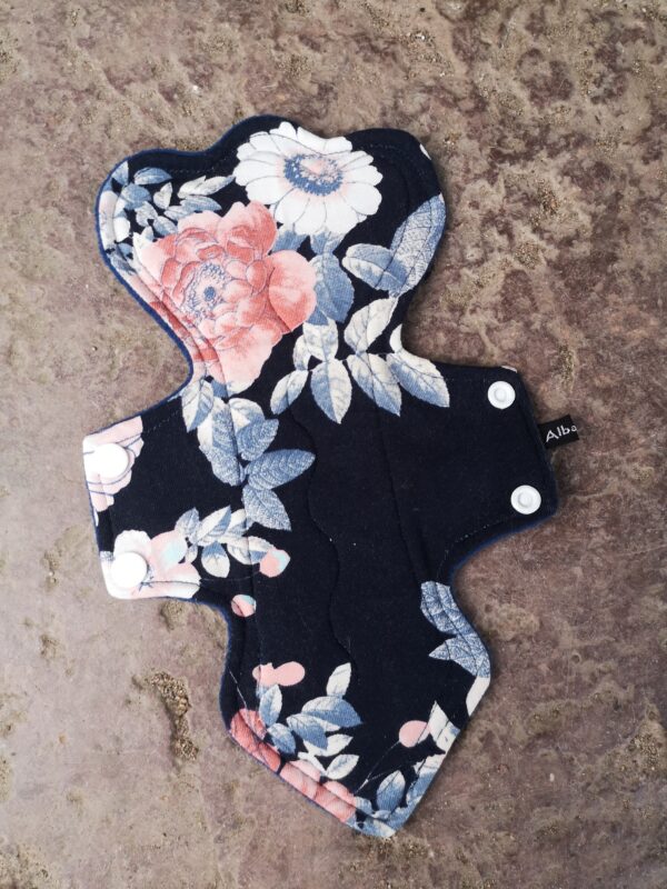 MØNSTER til AlbaStuff for/bag bløder 'Spring Flower' - 27 cm. - Image 2