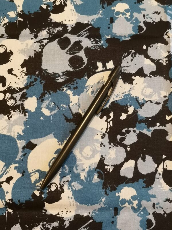 Blå dødningehoveder/skulls camouflage - 100% fastvævet bomuld/poplin - Image 2